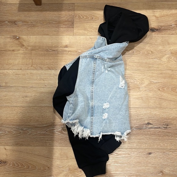 Dance and Marvel  medium cropped jean jacket - Picture 4 of 7